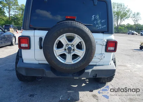 2021 Jeep Wrangler Unlimited Sport S 4X4 z USA, uszkodzony, nr VIN 1C4HJXDN7MW647934